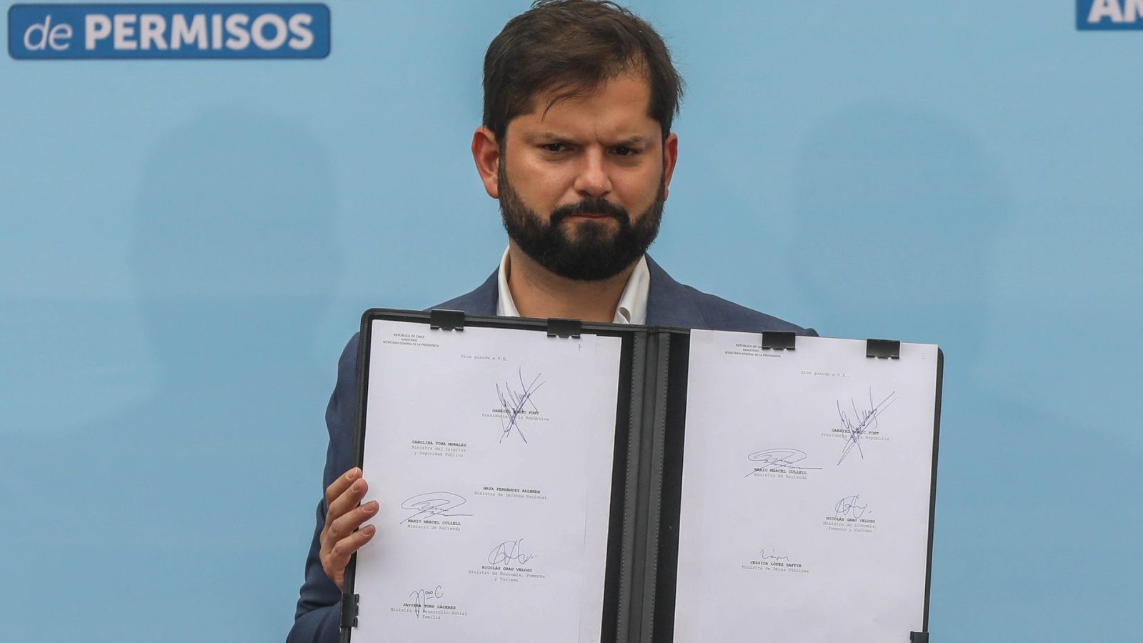 Boric presenta nuevo proyecto para acelerar entrega de permisos y evaluación ambiental.