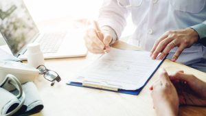 Hasta penas de cárcel: las consecuencias de acceder a licencias médicas falsas