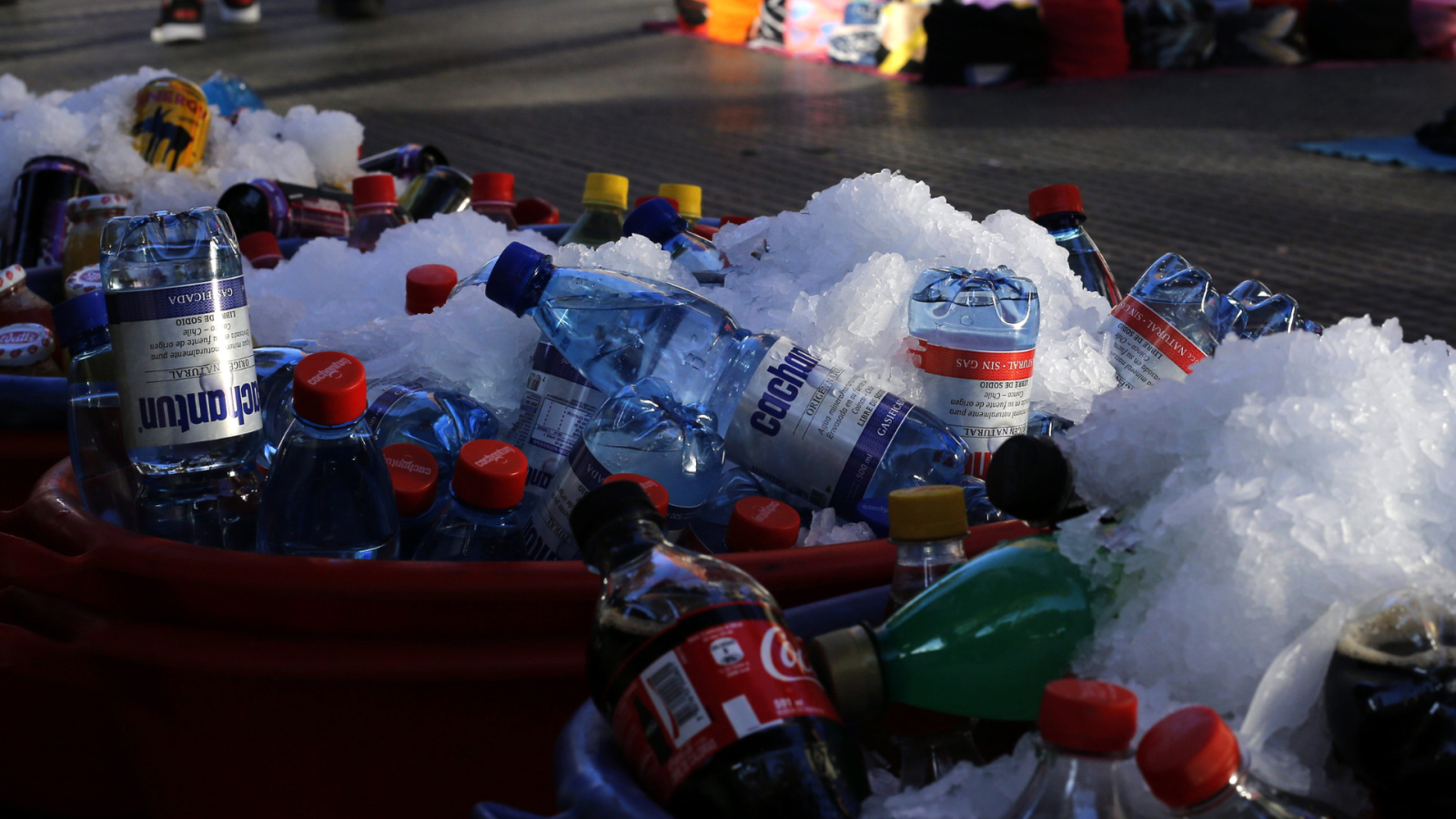 Agua embotellada y nanoplásticos