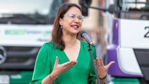 Irací Hassler irá por la reelección en Santiago: 