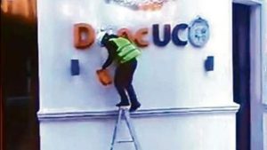 VIDEO - Artista que ganó millonario Fondart difunde vandalización de edificios históricos en Valparaíso