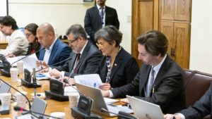 Con alza de precio base: Comisión despachó proyecto de Ley Corta de Isapres