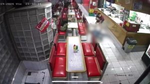 VIDEO - El impactante registro de la balacera que dejó un muerto en fuente de soda en Estación Central