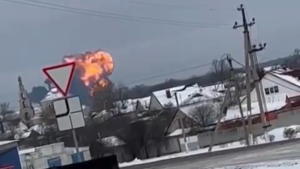 VIDEO - El impactante registro del avión ruso que cayó en Ucrania