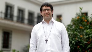 Ex capellán de La Moneda: confirman 