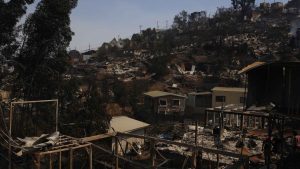 A partir de las 21:00 horas: decretan toque de queda para cuatro comunas de Valparaíso por incendios