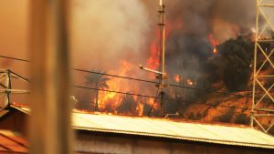 VIDEO - Incendios en Valparaíso: registran explosiones en barrio industrial de Viña del Mar