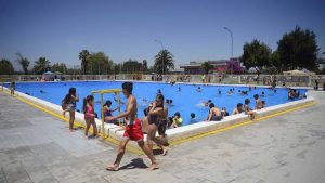 Otitis: por qué aumentan las consultas durante el verano y cómo se produce