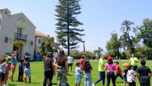 Palacio Cerro Castillo comenzó a recibir a niños damnificados por incendios forestales