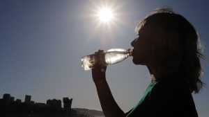 Hasta 35 grados: Emiten aviso por evento de altas temperaturas en ocho regiones del país