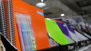 Los cuatro bancos que ofrecen descuentos en la compra de útiles escolares