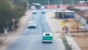 VIDEO - Así fue el choque de un tren con un radiopatrullas de Carabineros en Quillota