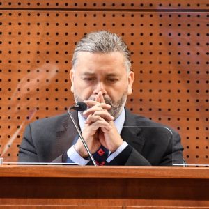 Juez Daniel Urrutia benefició a narcotraficante con quien comparte abogado