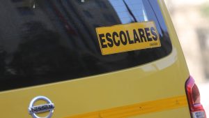 Cómo revisar si un conductor de furgón escolar está inhabilitado de trabajar con niños