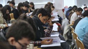 Revisa cómo inscribirte para obtener apoyo gratis y sacar tu licencia de cuarto medio