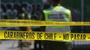 Qué se sabe sobre el accidente de camión que terminó en medio de línea del tren en San Bernardo