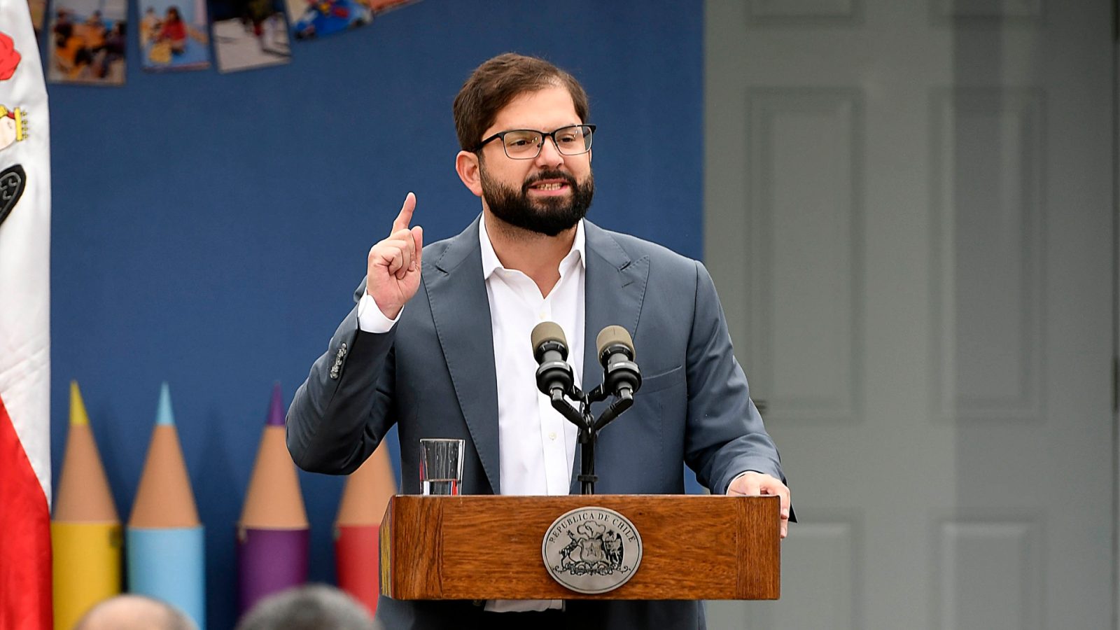 Gabriel Boric defiende reformas de Bachelet
