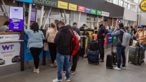 Reino Unido reclama por estafas de falsos taxistas en aeropuerto de Santiago
