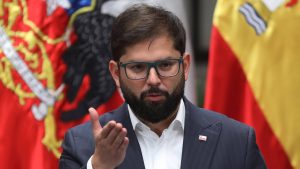 Cadem: Boric termina su segundo año de mandato con una aprobación del 27%