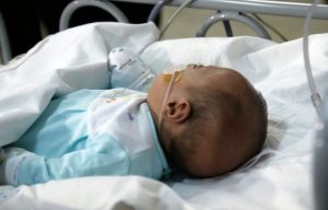 Nirsevimab, llega a Chile el fármaco que previene el virus sincicial: quiénes lo recibirán y desde cuándo
