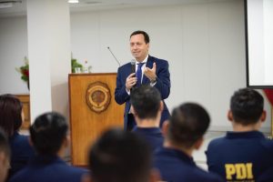 Presidente Boric nombra a Eduardo Cerna como nuevo director de la PDI