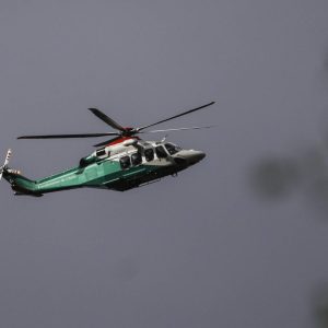 Carabineros sumó un helicóptero institucional a la búsqueda de los jóvenes. AGENCIA UNO/ARCHIVO.