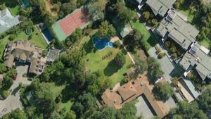 Cancha de tenis, jacuzzi y salón de eventos: PDI cancela arriendo de lujosa mansión de Sergio Muñoz