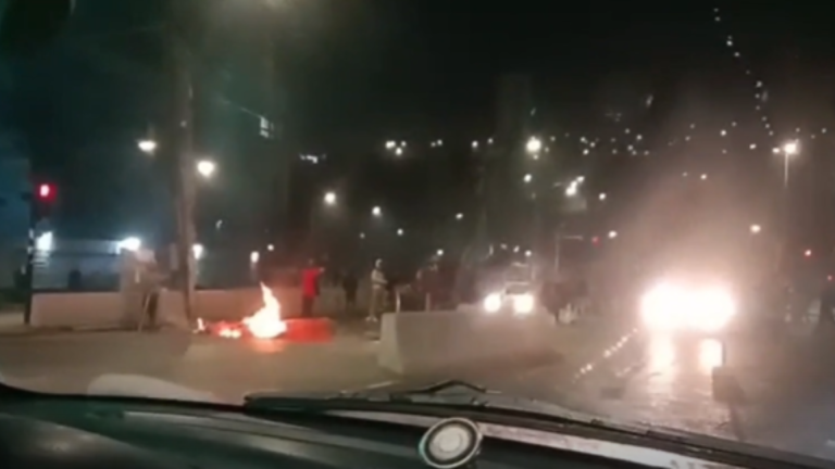 VIDEOS - Habitantes de la toma más grande de Chile protestan para evitar desalojo