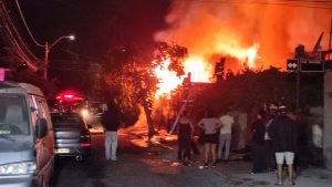 VIDEO - Sin heridos y tránsito interrumpido: lo que dejó el incendio en Cerro Navia