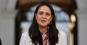 Las Condes contrata por $34 millones a ex convencional Carol Bown para manejar sus redes sociales