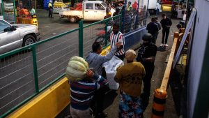 Encuesta Black&White: 92% respalda el control de identidad en Lo Valledor