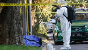 Tenía más de 60 años: lo que se sabe del cuerpo lanzado a la calle en Ñuñoa