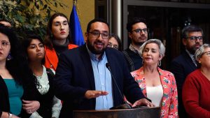 Ministro Cataldo rechaza pedido de renuncia: acusa