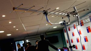 VIDEOS - Tres maneras de hacer una antena de televisión digital en tu casa