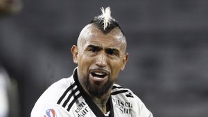 VIDEO - Acusan a Arturo Vidal de no respetar la ley No Chat: cuáles son las multas que arriesga
