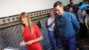 Vuelco en España: fiscalía pidió archivar investigación contra esposa de Pedro Sánchez