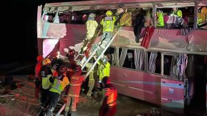 Accidente de bus de turistas en Calama deja dos muertos y 40 heridos