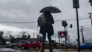 ¿Viene o no?: cuándo llegaría la lluvia en Santiago esta semana