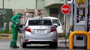 Revisa todos los descuentos en bencina y diésel vigentes en mayo
