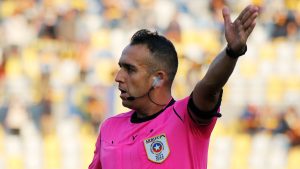 Árbitros locales amenazan con paro: la polémica que desató la contratación de chilenos en la final del fútbol boliviano