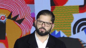 Cadem: aprobación de Boric llega a su nivel más bajo desde que asumió en 2022
