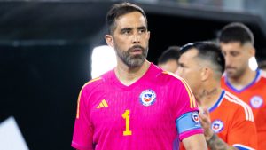 Claudio Bravo descarta su vuelta a Chile recordando a Vidal: 