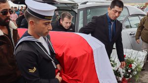 Armada no sancionará a marino que emplazó a presidente Boric en funeral de carabinero