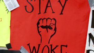 Qué es la cultura woke y cómo se manifiesta en Chile