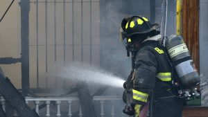 Incendio destruyó restaurant en Cerrillos: se inició tras intento de robo de cañería del gas