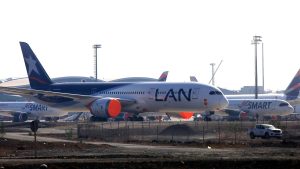 Capturan a polizón que trató de salir del país en avión de carga desde el Aeropuerto de Santiago