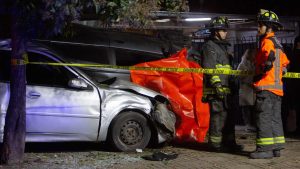 Vehículo impactó contra una casa en La Granja: conductor estaba ebrio y murió su copiloto