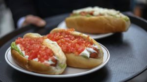 Día del Completo: estas son las promociones de las principales cadenas de comida rápida