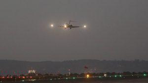 Qué es la turbulencia de aire claro, el efecto climático que causó el incidente en avión de Singapore Airlines
