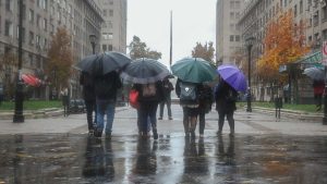 En RM, Valparaíso y O'Higgins: estos son los colegios que suspendieron las clases por lluvias
